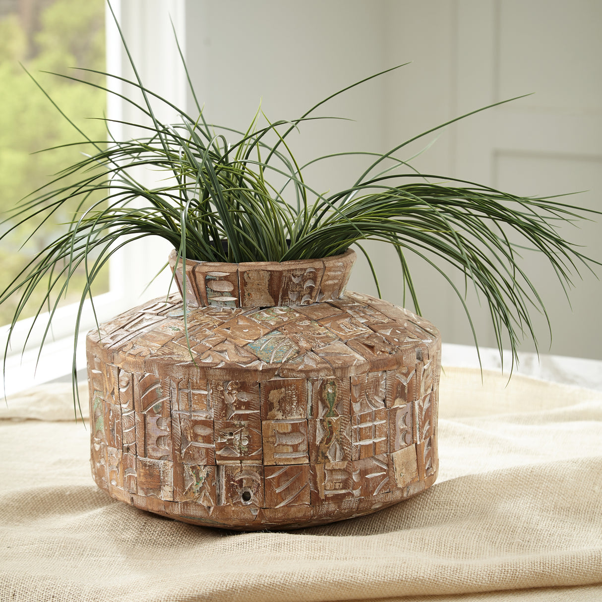 Furniture City Slidell - Ashley Furniture - Meltland Vase - Vase / Natural/Black - A2000557