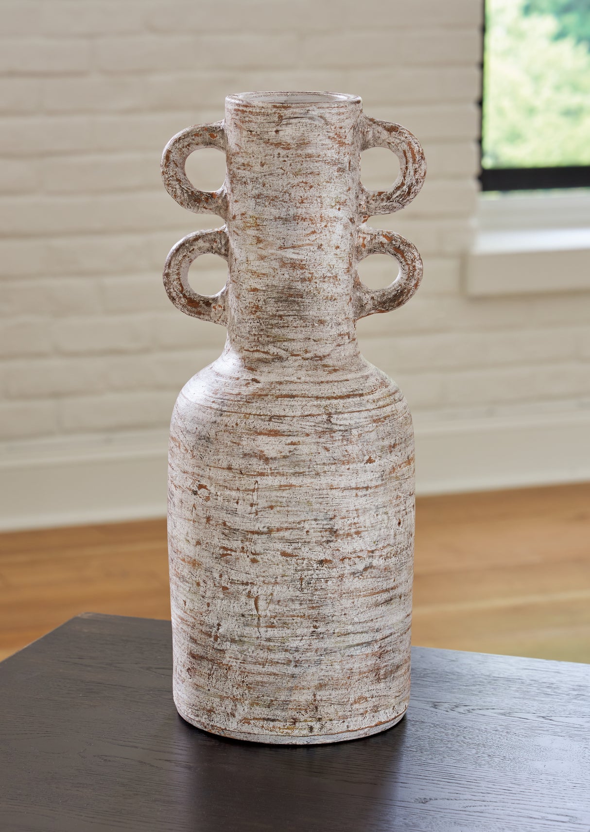Furniture City Slidell - Ashley Furniture - Wellbridge Vase - Vase / Distressed White - A2000609