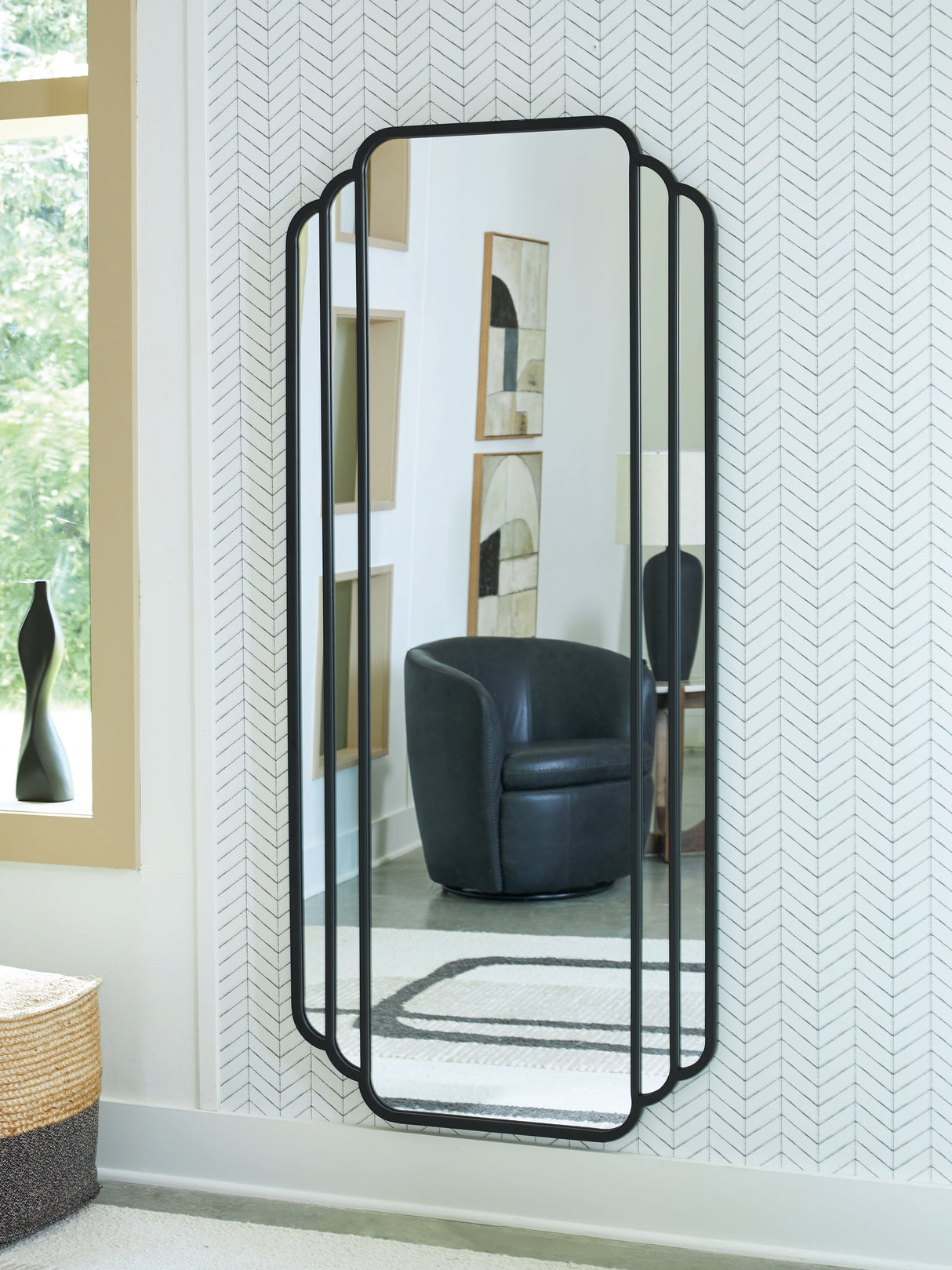 Furniture City Slidell - Ashley Furniture - Antigone Mirror - Floor Mirror / Black - A8010434