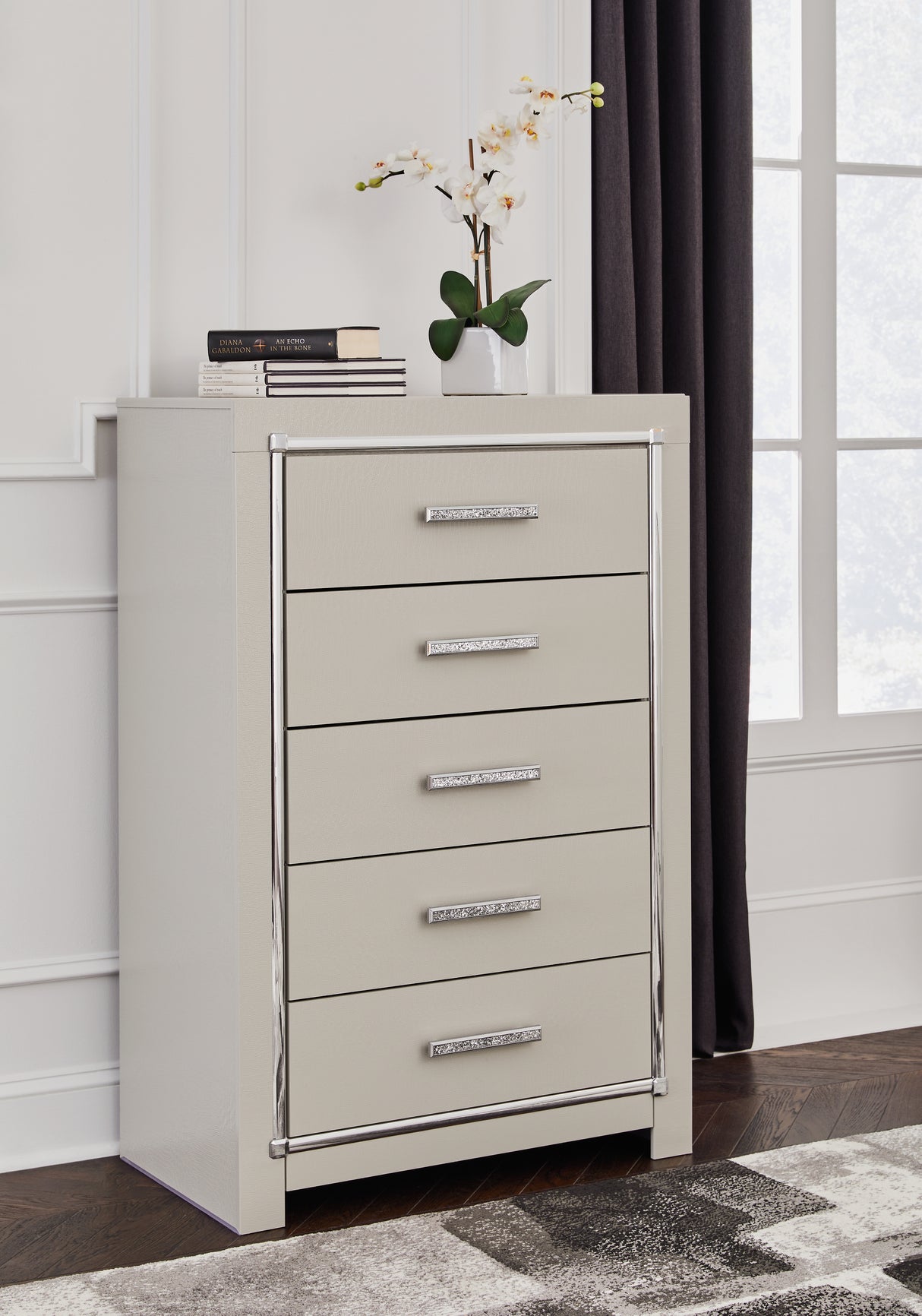 Furniture City Slidell - Ashley Furniture - Zyniden Bedroom - Five Drawer Chest / Silver - B2114-46