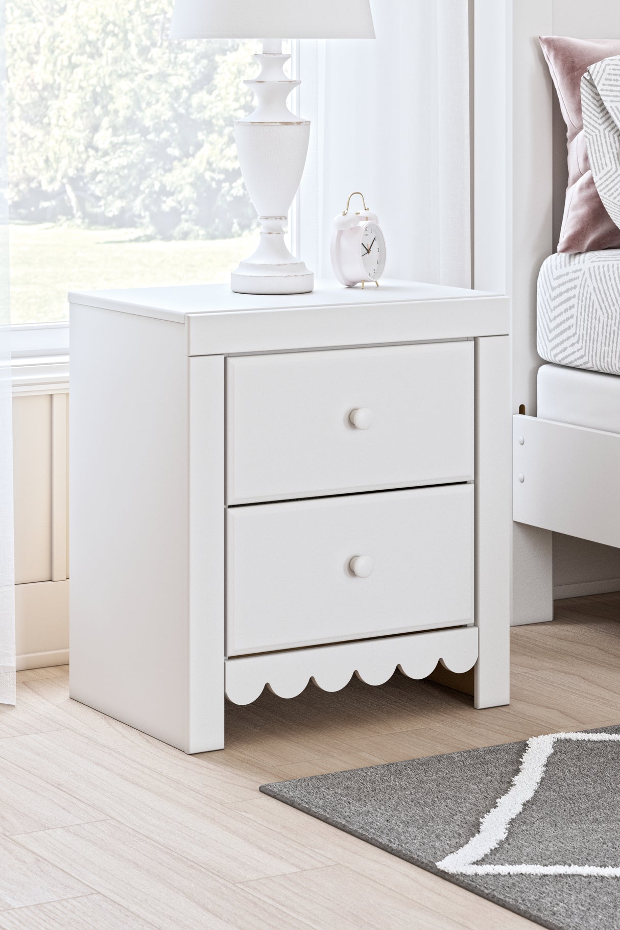 Furniture City Slidell - Ashley Furniture - Mollviney Bedroom - Five Drawer Chest / White - B2540-46