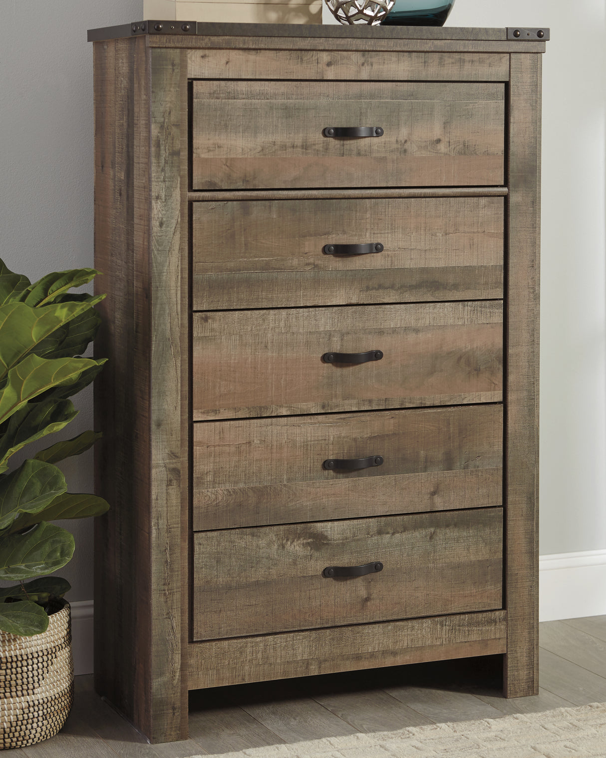 Furniture City Slidell - Ashley Furniture - Trinell Bedroom - Five Drawer Chest / Brown - B446-46