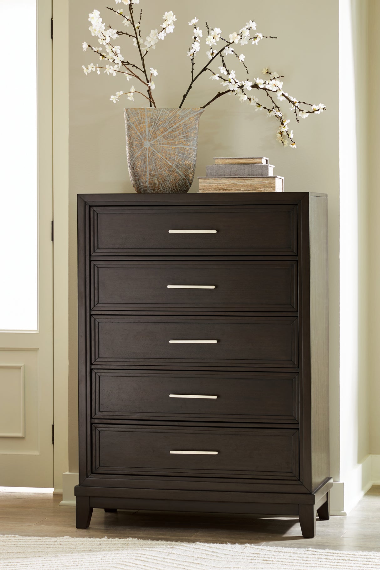 Furniture City Slidell - Ashley Furniture - Neymorton Bedroom - Five Drawer Chest / Dark Grayish Brown - B618-46