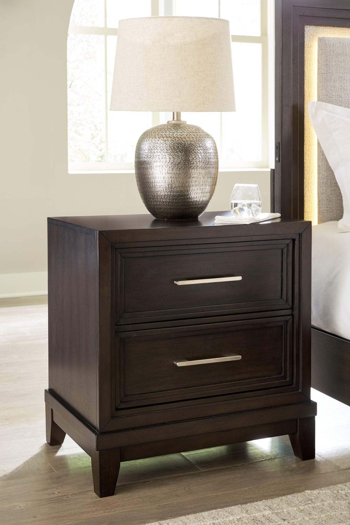 Furniture City Slidell - Ashley Furniture - Neymorton Bedroom - Five Drawer Chest / Dark Grayish Brown - B618-46