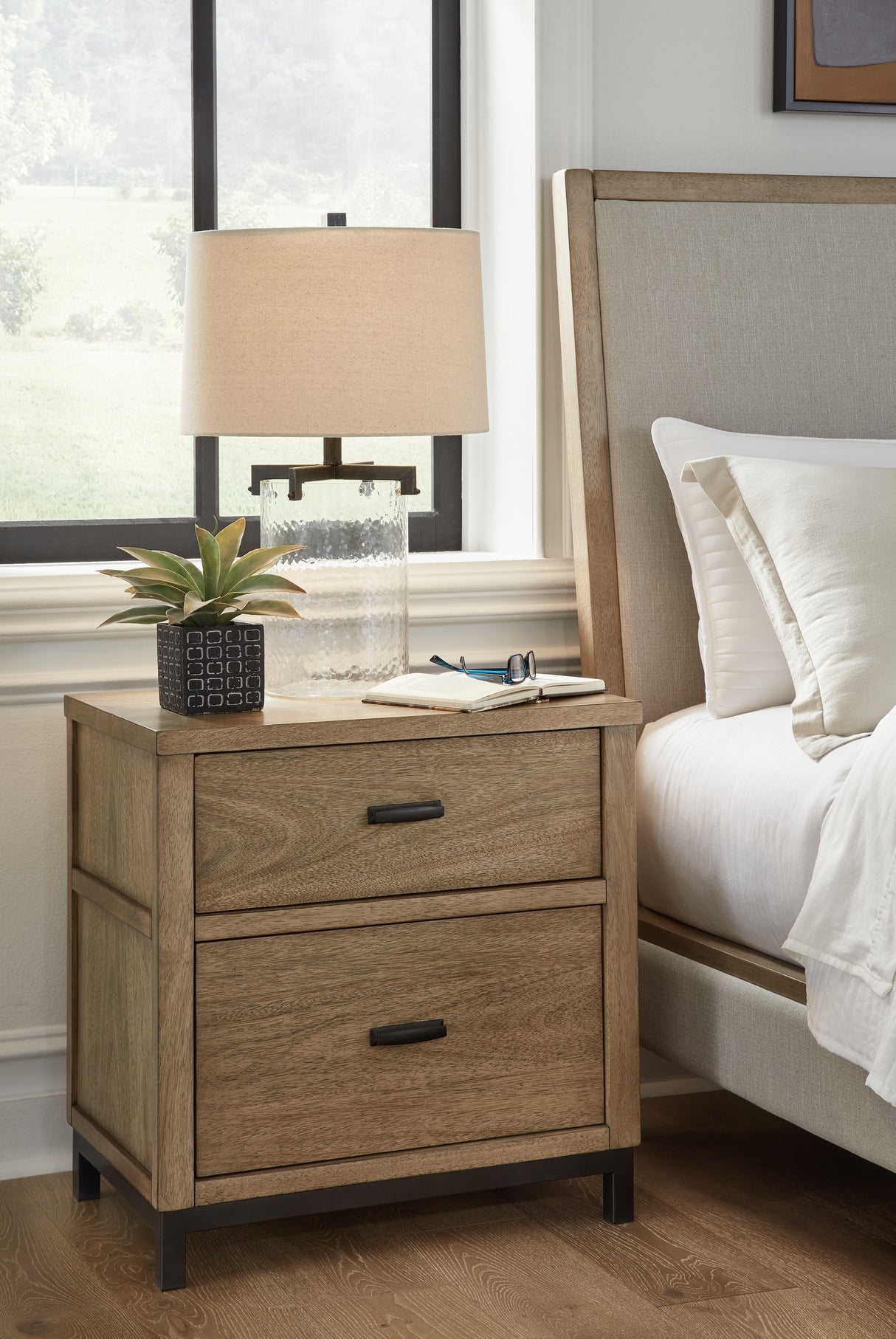 Furniture City Slidell - Ashley Furniture - Tomtyn Bedroom - Five Drawer Chest / Light Brown - B622-46