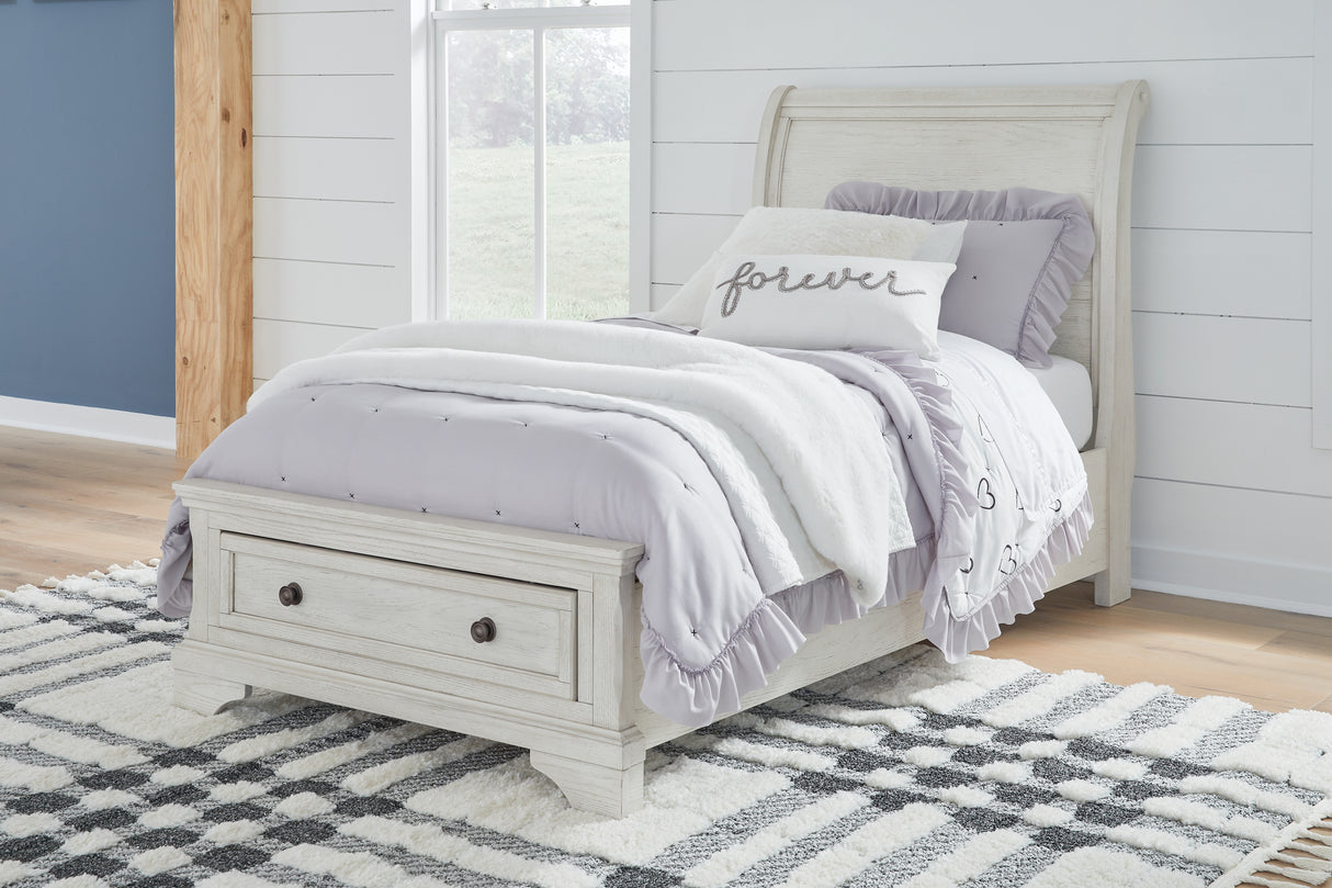Furniture City Slidell - Ashley Furniture - Robbinsdale Bedroom - Twin Sleigh Storage Bed / Antique White - B742B12