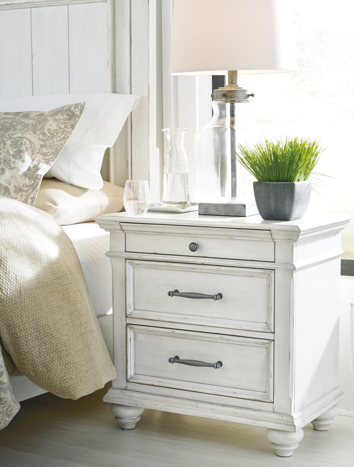 Furniture City Slidell - Ashley Furniture - Kanwyn Bedroom - Three Drawer Night Stand / Whitewash - B777-93