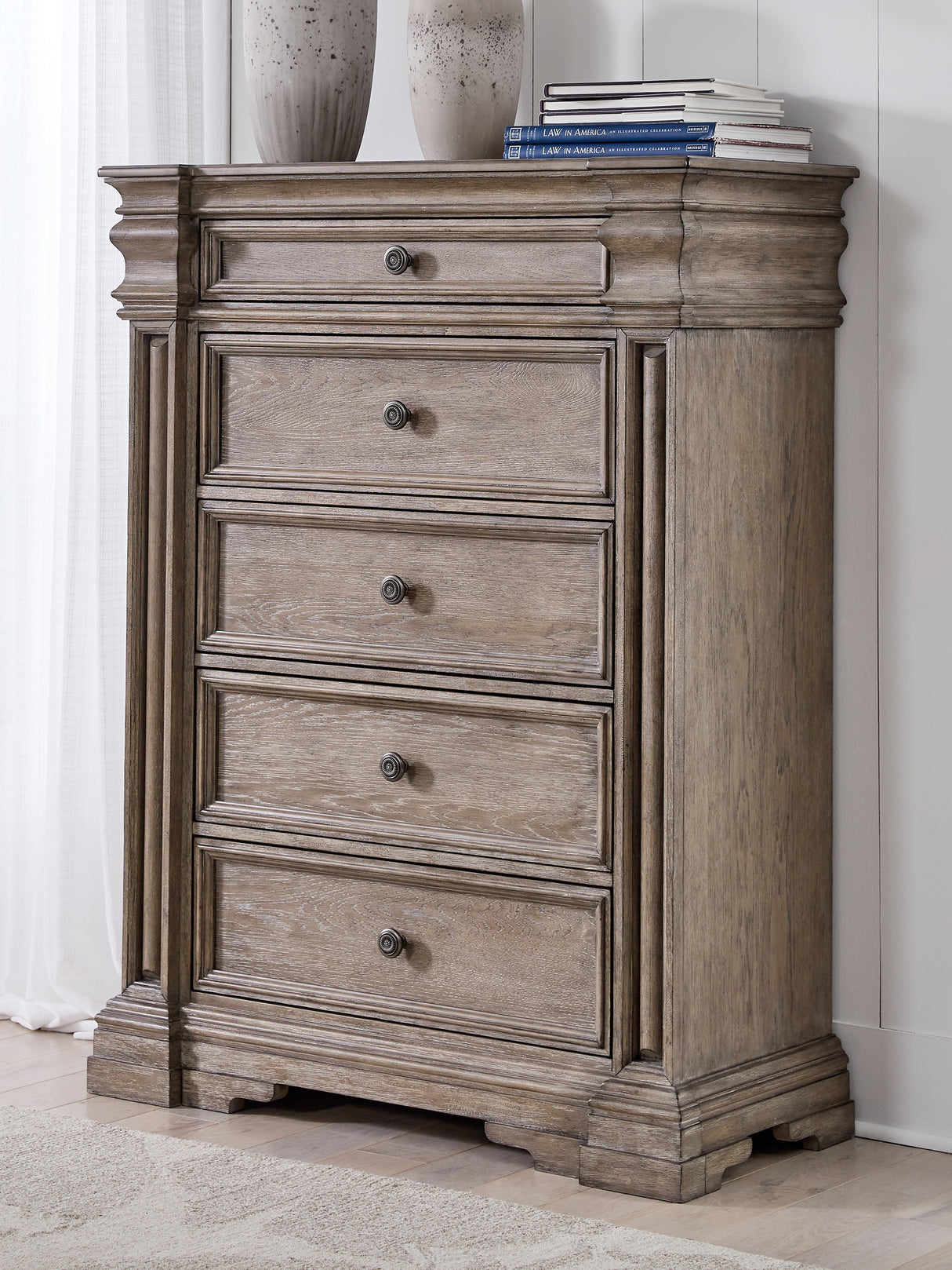 Furniture City Slidell - Ashley Furniture - Blairhurst Bedroom - Five Drawer Chest / Light Grayish Brown - B916-46