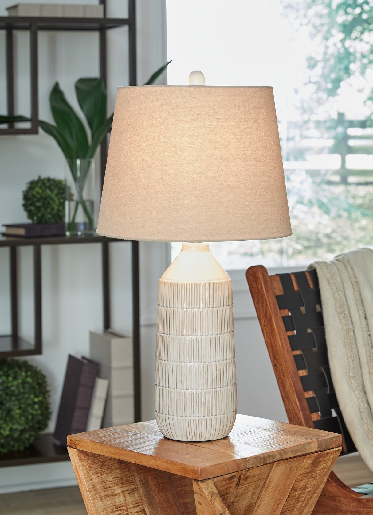 Furniture City Slidell - Ashley Furniture - Willport Lighting - Ceramic Table Lamp (Set of 2) / Off White - L177994