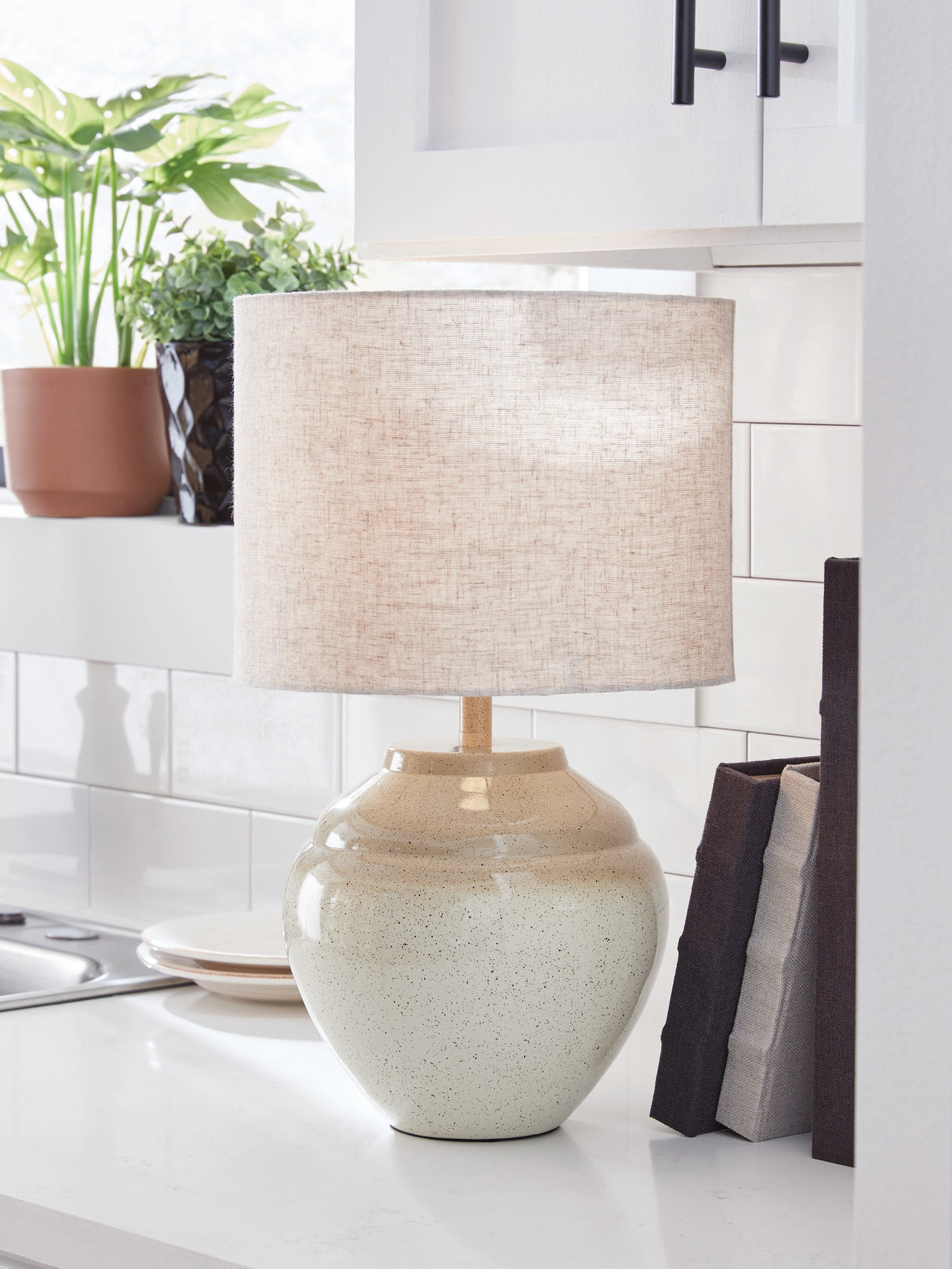 Furniture City Slidell - Ashley Furniture - Waldish Lighting - Metal Table Lamp (1/CN) / Cream/Beige - L200204