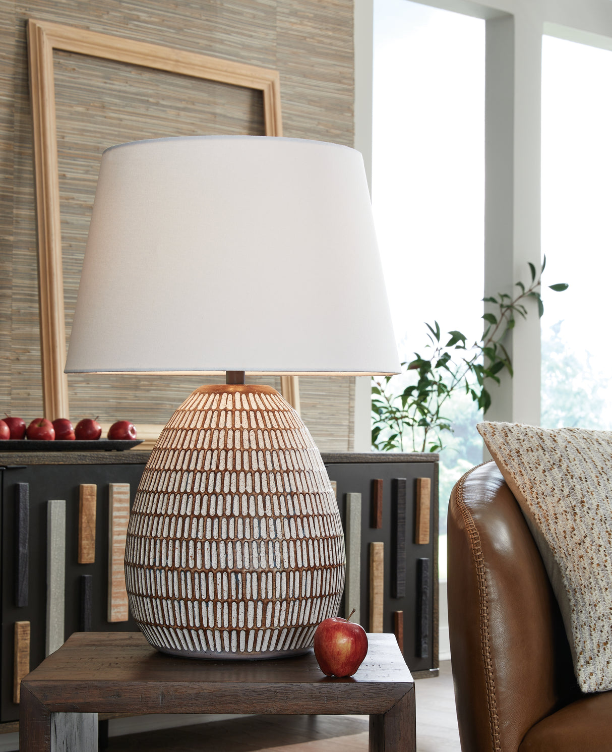 Furniture City Slidell - Ashley Furniture - Darrich Lighting - Metal Table Lamp (1/CN) / Beige/White - L235804