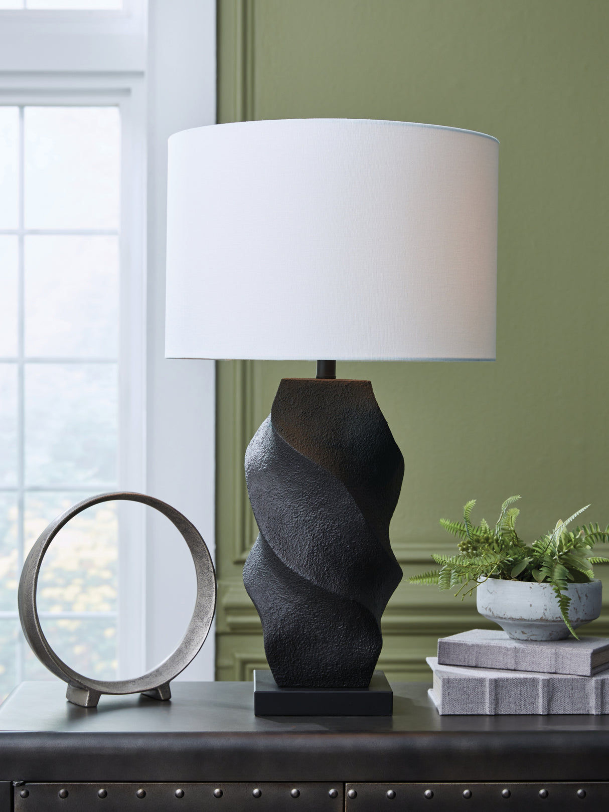 Furniture City Slidell - Ashley Furniture - Amillion Lighting - Poly Table Lamp (1/CN) / Black - L235904