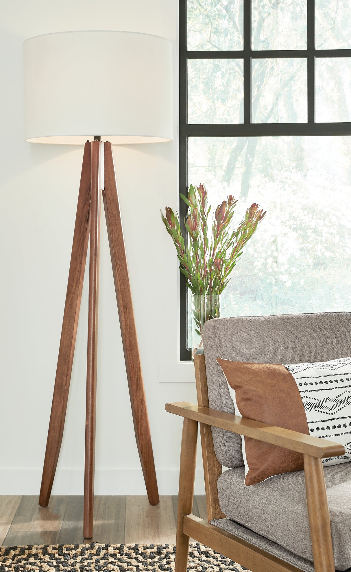 Furniture City Slidell - Ashley Furniture - Dallson Lighting - Wood Floor Lamp (1/CN) / Brown - L329011