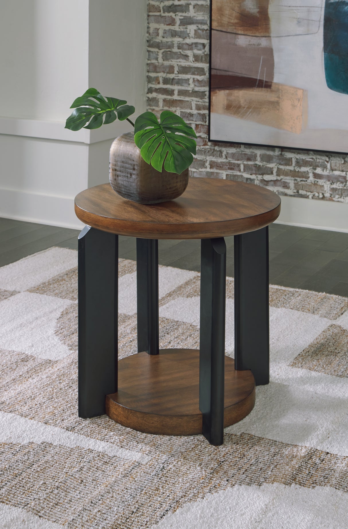 Furniture City Slidell - Ashley Furniture - Kraeburn End Table - Round End Table / Brown/Black - T624-6
