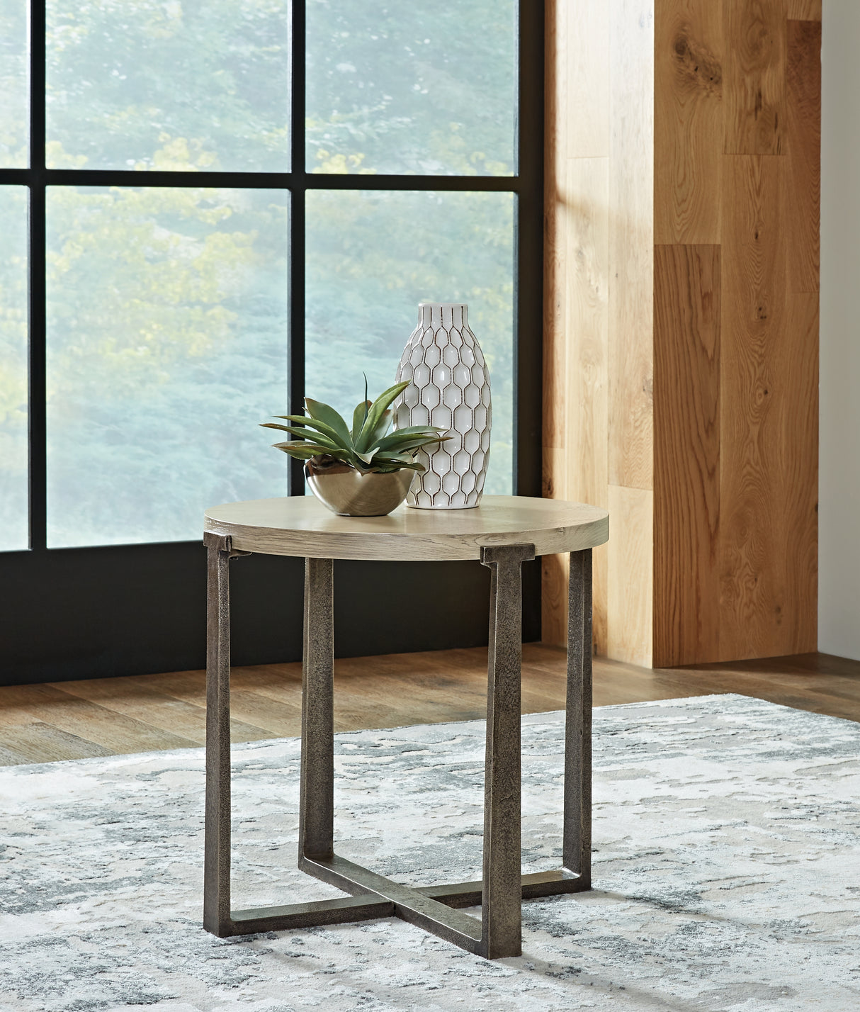 Furniture City Slidell - Ashley Furniture - Dalenville End Table - Round End Table / Gray - T965-6