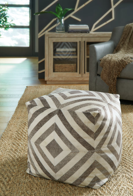 Furniture City Slidell - Ashley Furniture - Hartselle Pouf - Pouf / Brown - A1000982