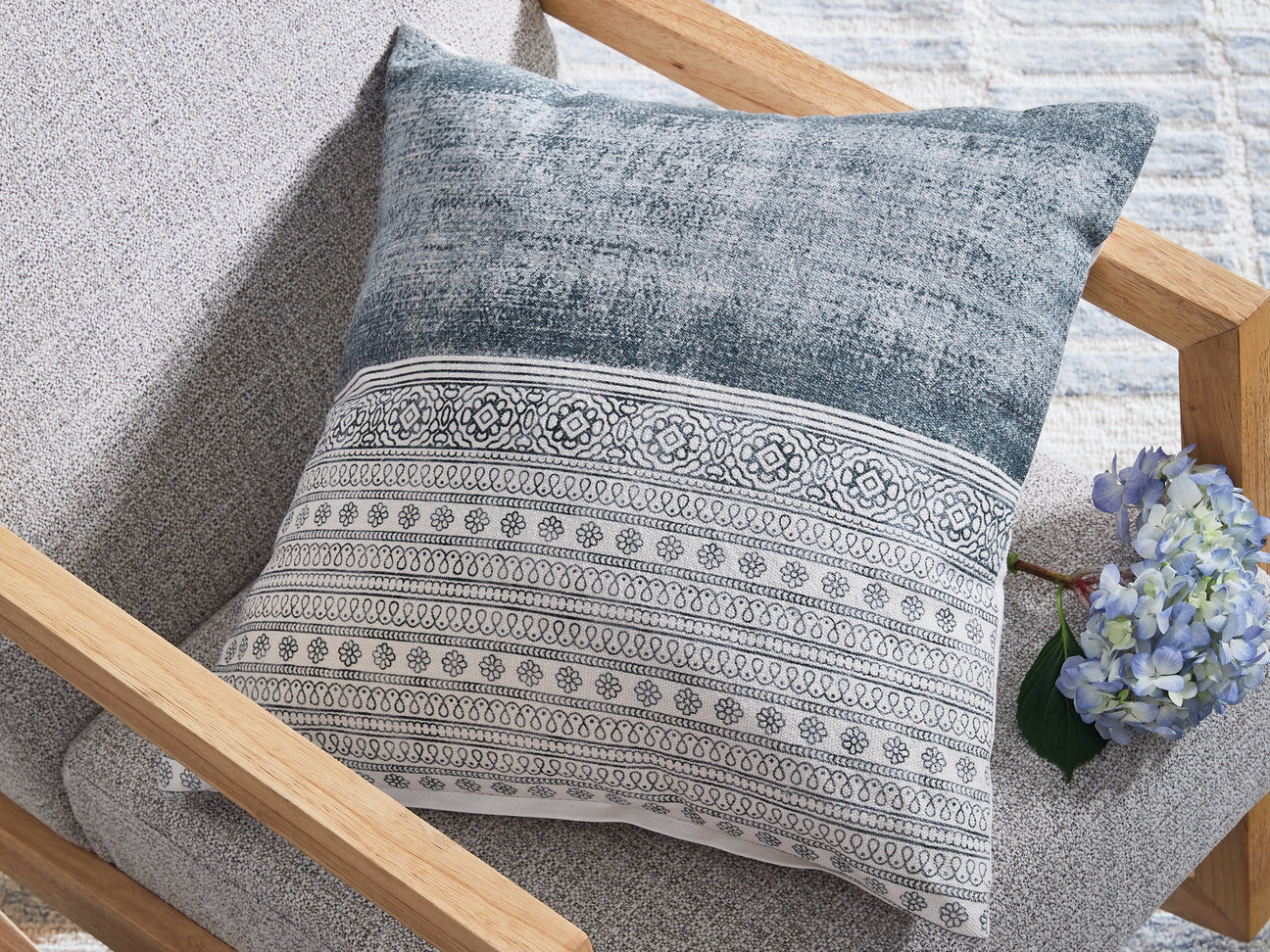 Furniture City Slidell - Ashley Furniture - Harperville Pillows - Pillow (4/CS) / Blue/White - A1001127