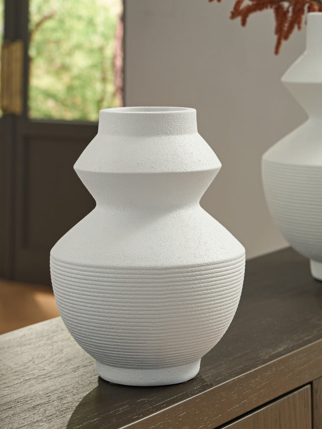 Furniture City Slidell - Ashley Furniture - Naveen Vase - Vase / White - A2000870