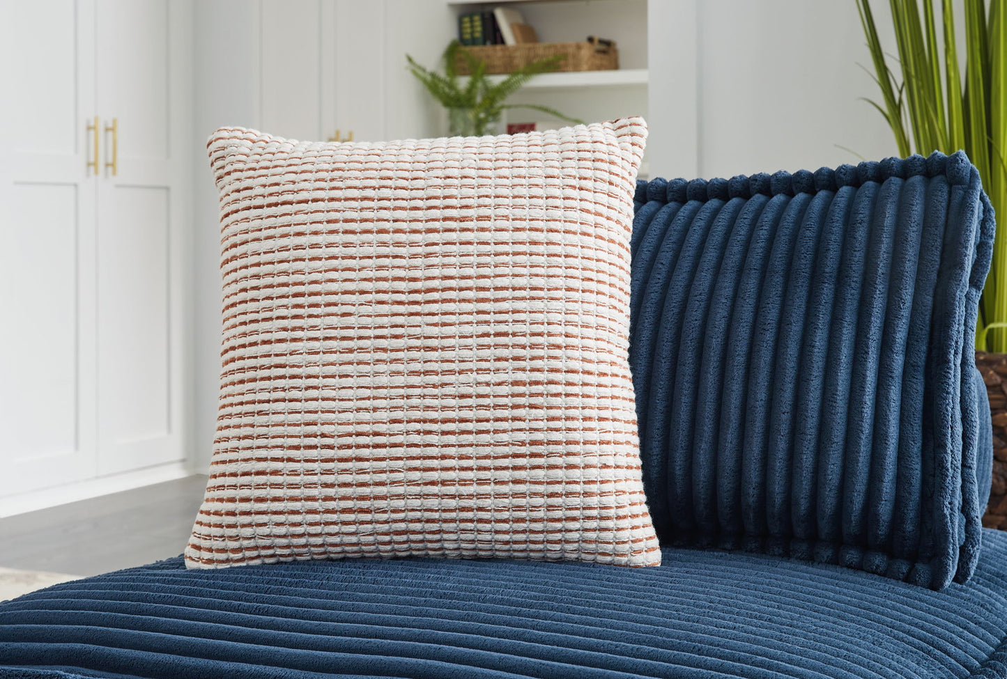 Nashlin - Pillow (Set of 4) - White / Rust